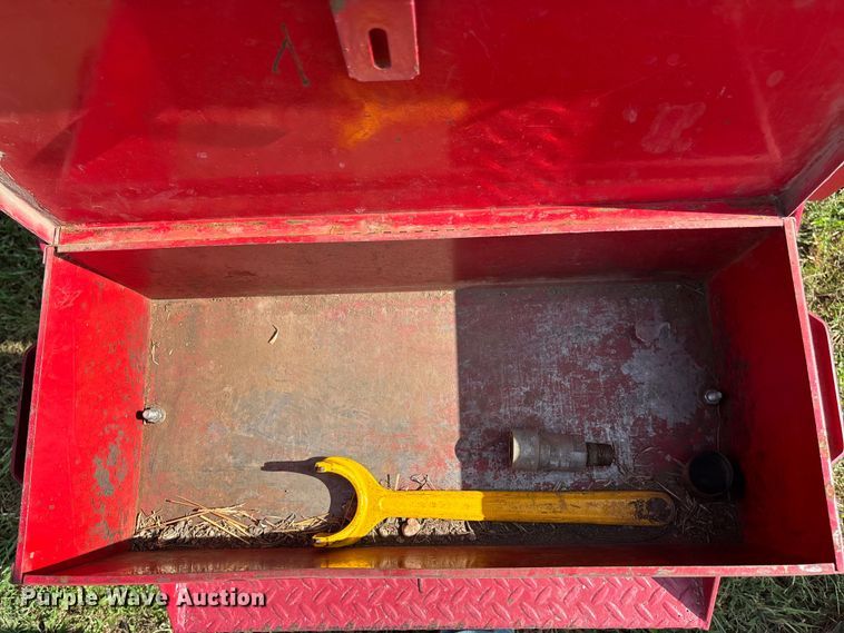 image for item ET4595 McCormick Farmall 560 tractor