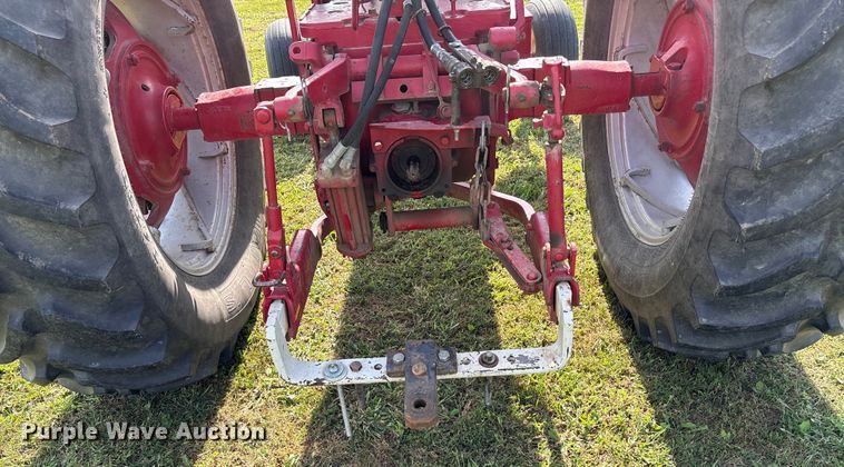 image for item ET4595 McCormick Farmall 560 tractor