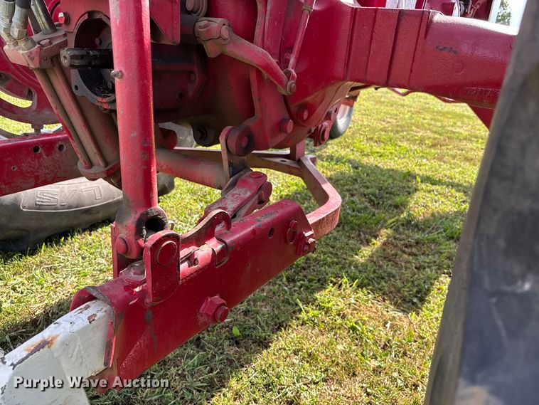 image for item ET4595 McCormick Farmall 560 tractor