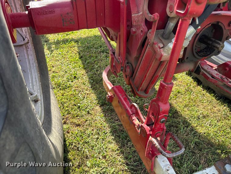 image for item ET4595 McCormick Farmall 560 tractor