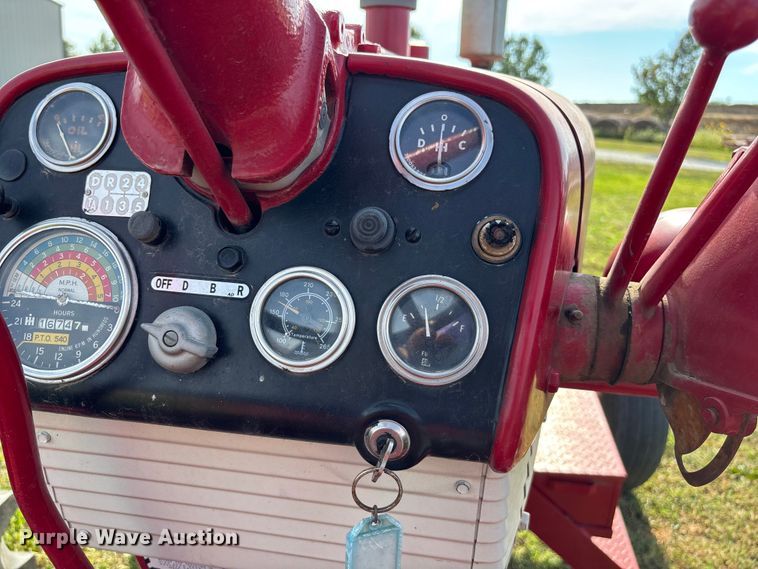 image for item ET4595 McCormick Farmall 560 tractor