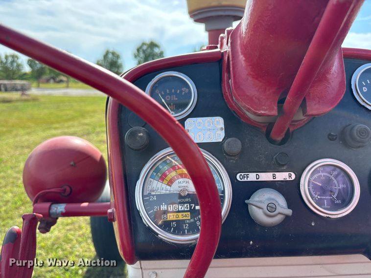 image for item ET4595 McCormick Farmall 560 tractor