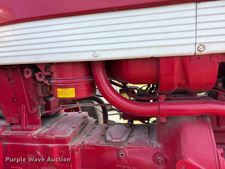 image for item ET4595 McCormick Farmall 560 tractor