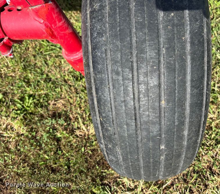 image for item ET4595 McCormick Farmall 560 tractor