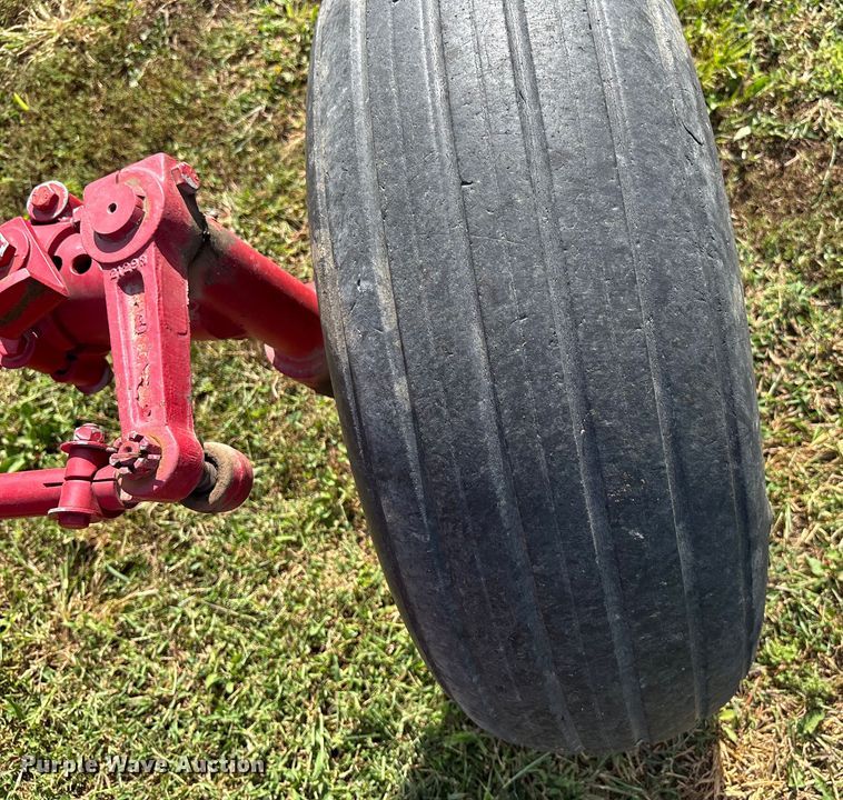 image for item ET4595 McCormick Farmall 560 tractor