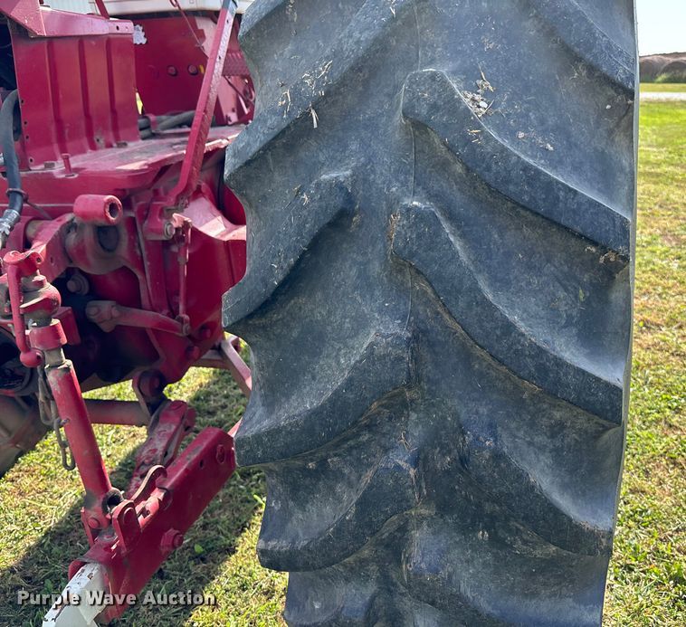 image for item ET4595 McCormick Farmall 560 tractor