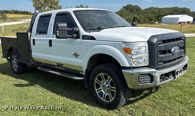 image for item ET4604 2016 Ford F250 Super Duty Crew Cab flatbed pickup truck