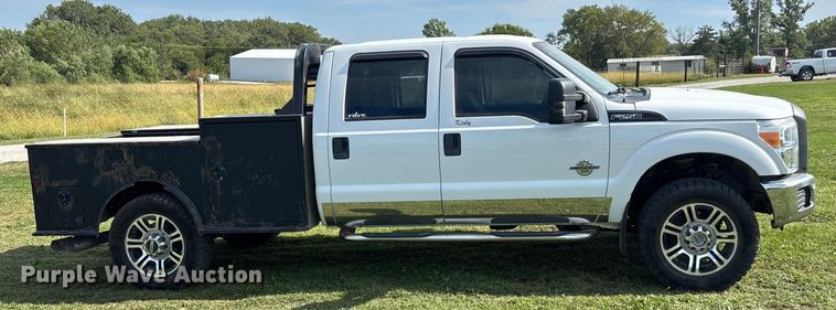 image for item ET4604 2016 Ford F250 Super Duty Crew Cab flatbed pickup truck