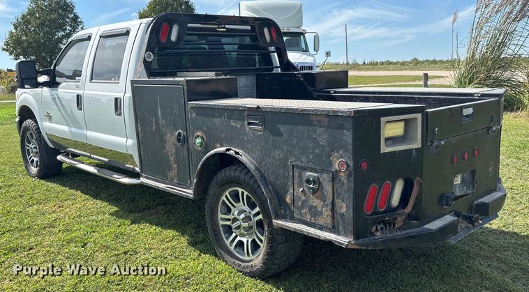 image for item ET4604 2016 Ford F250 Super Duty Crew Cab flatbed pickup truck