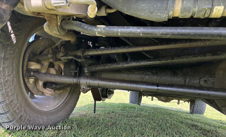 image for item ET4604 2016 Ford F250 Super Duty Crew Cab flatbed pickup truck