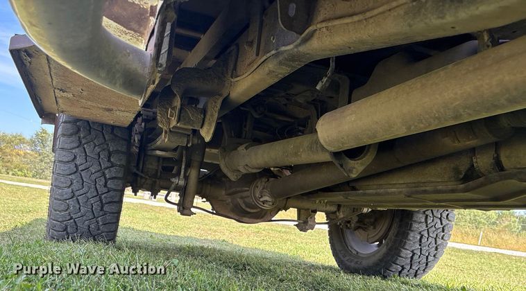 image for item ET4604 2016 Ford F250 Super Duty Crew Cab flatbed pickup truck