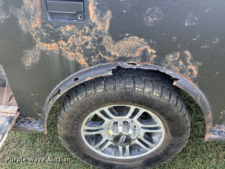 image for item ET4604 2016 Ford F250 Super Duty Crew Cab flatbed pickup truck