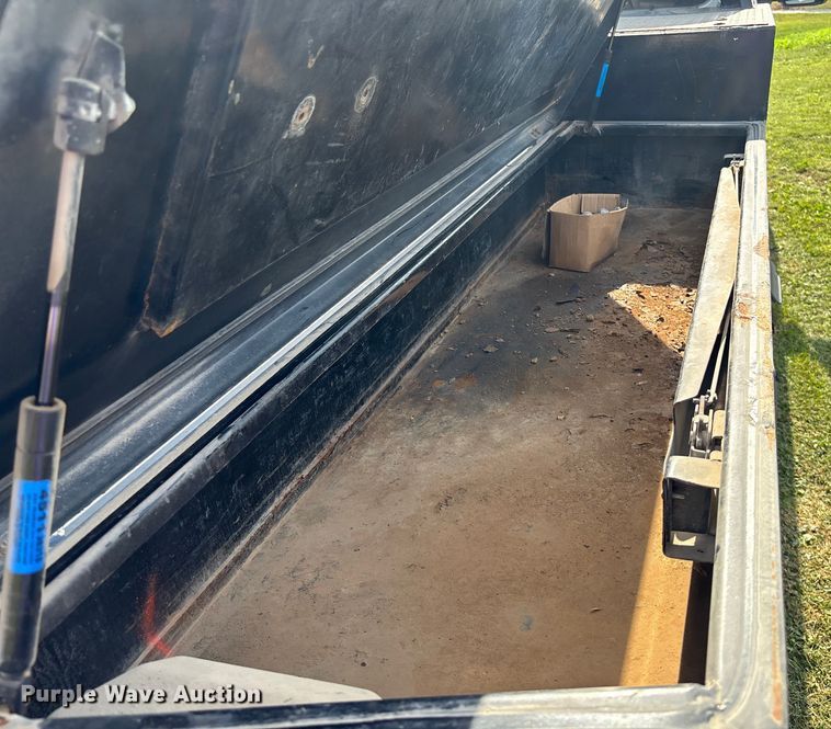 image for item ET4604 2016 Ford F250 Super Duty Crew Cab flatbed pickup truck