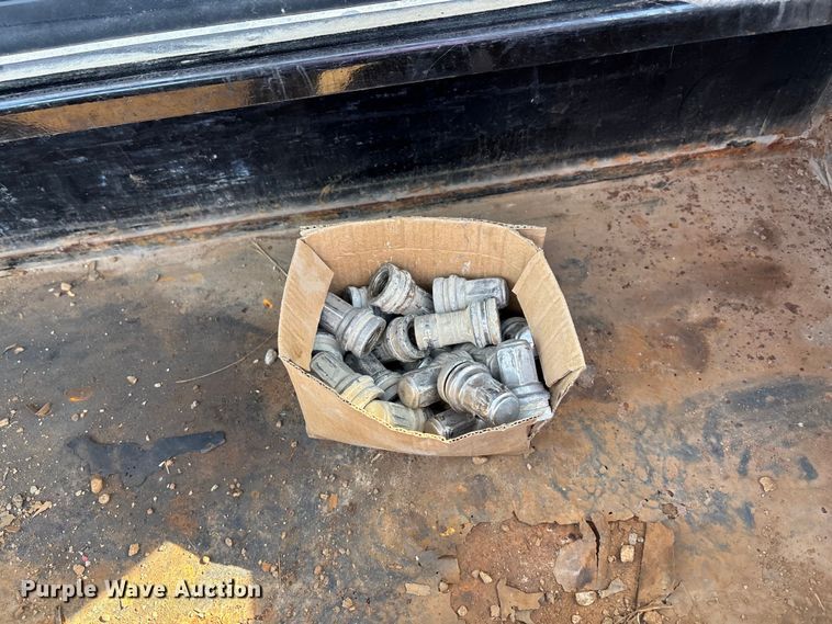 image for item ET4604 2016 Ford F250 Super Duty Crew Cab flatbed pickup truck