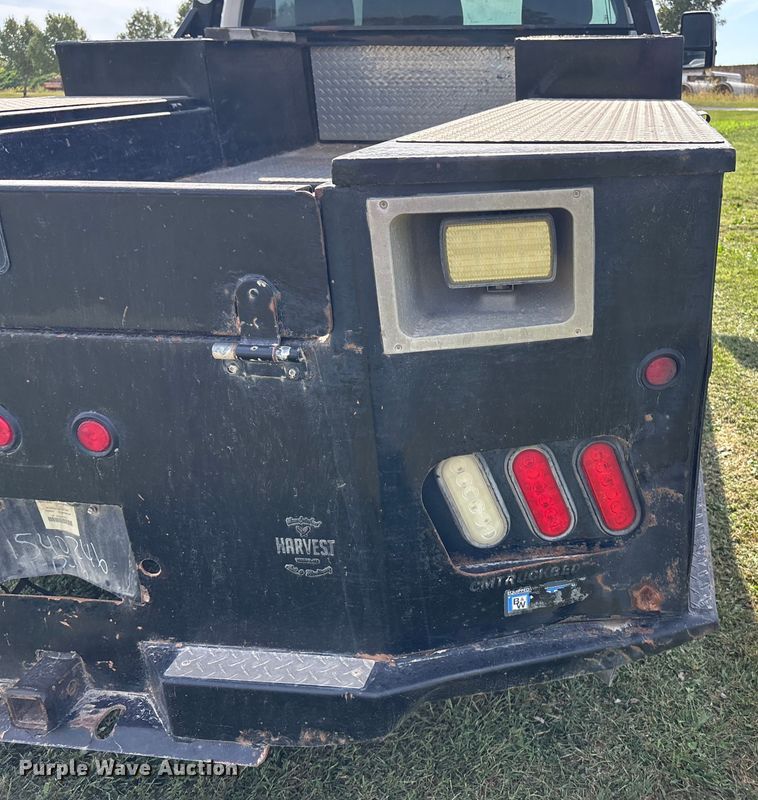 image for item ET4604 2016 Ford F250 Super Duty Crew Cab flatbed pickup truck