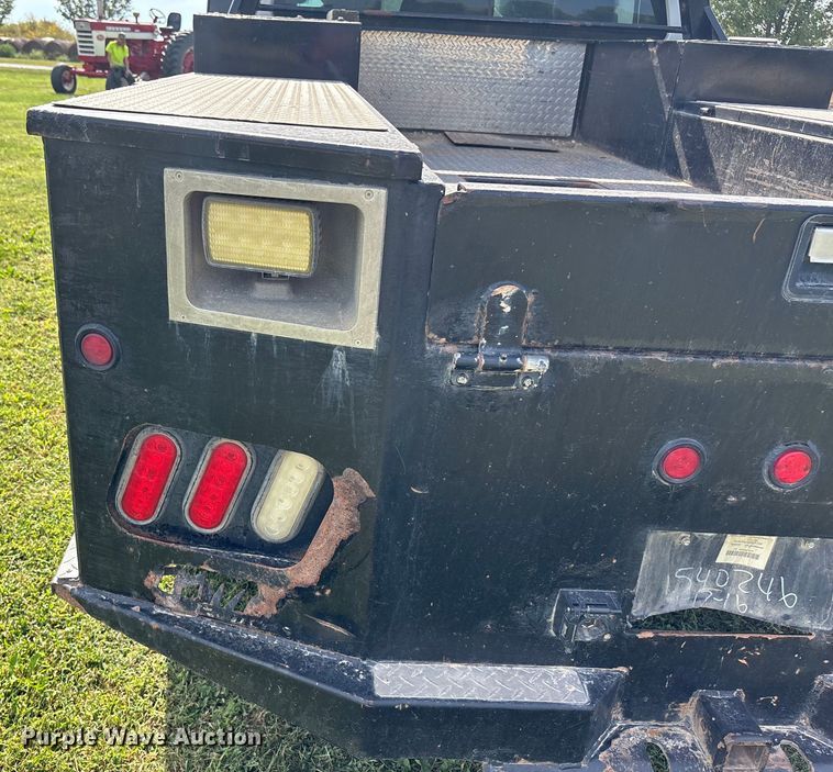 image for item ET4604 2016 Ford F250 Super Duty Crew Cab flatbed pickup truck