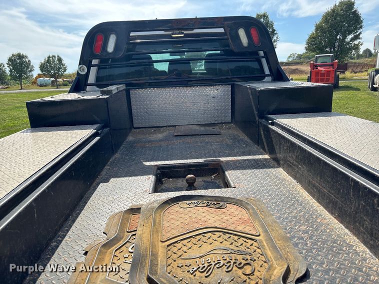 image for item ET4604 2016 Ford F250 Super Duty Crew Cab flatbed pickup truck