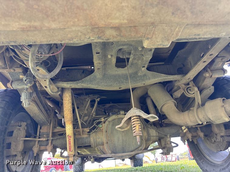 image for item ET4604 2016 Ford F250 Super Duty Crew Cab flatbed pickup truck