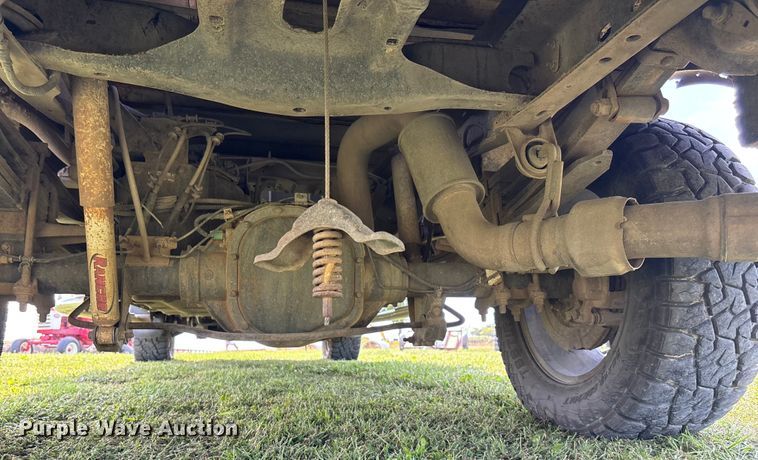 image for item ET4604 2016 Ford F250 Super Duty Crew Cab flatbed pickup truck