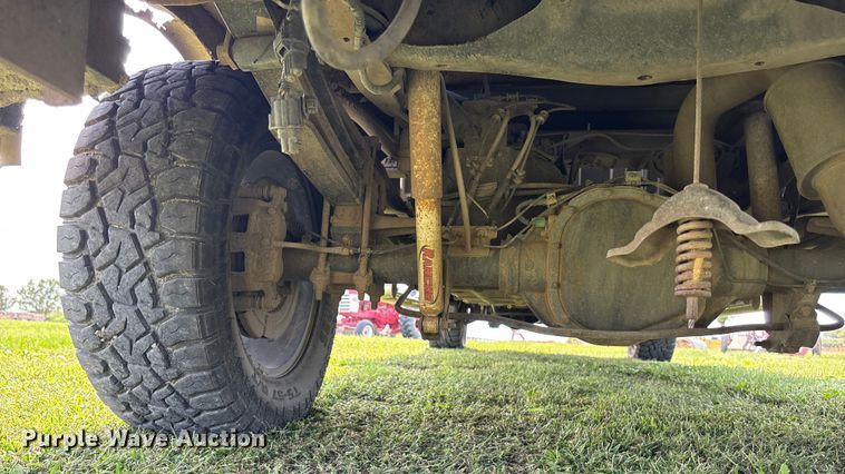 image for item ET4604 2016 Ford F250 Super Duty Crew Cab flatbed pickup truck