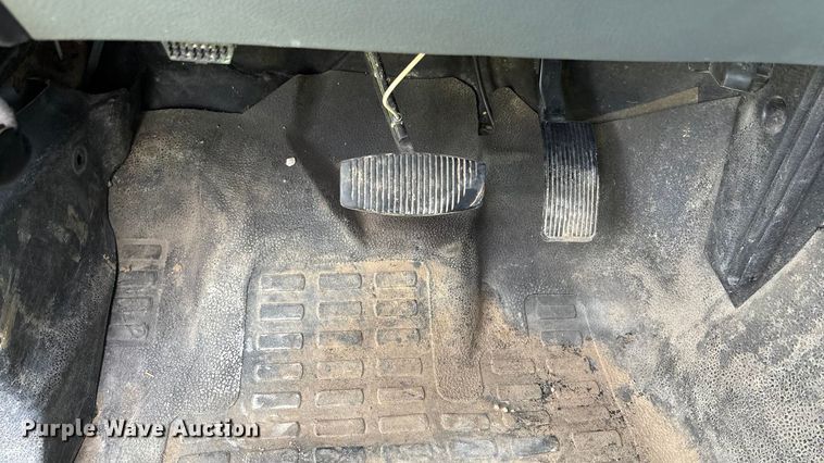 image for item ET4604 2016 Ford F250 Super Duty Crew Cab flatbed pickup truck