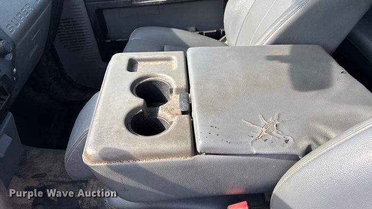 image for item ET4604 2016 Ford F250 Super Duty Crew Cab flatbed pickup truck