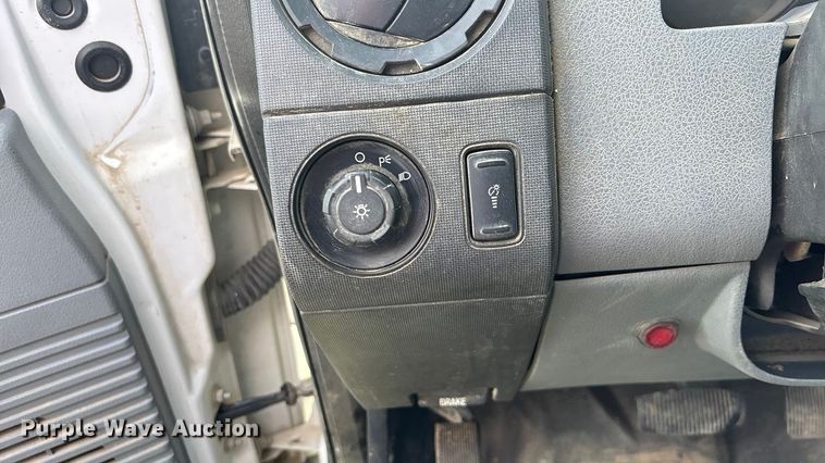 image for item ET4604 2016 Ford F250 Super Duty Crew Cab flatbed pickup truck