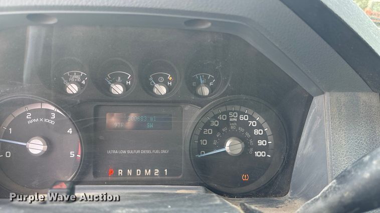 image for item ET4604 2016 Ford F250 Super Duty Crew Cab flatbed pickup truck