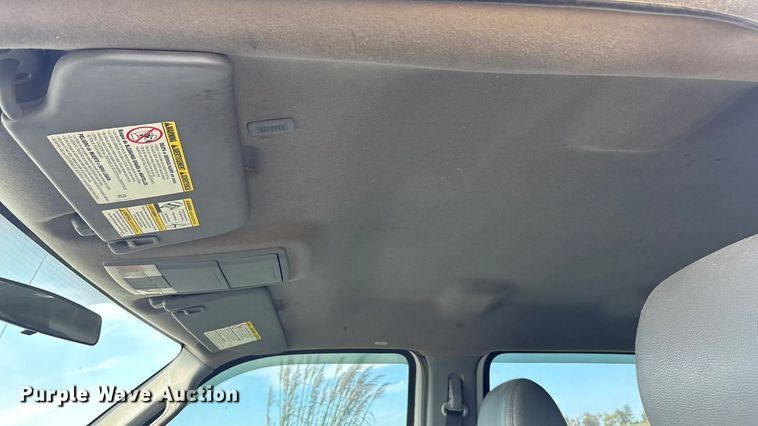 image for item ET4604 2016 Ford F250 Super Duty Crew Cab flatbed pickup truck