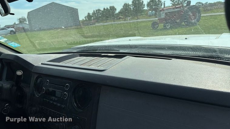 image for item ET4604 2016 Ford F250 Super Duty Crew Cab flatbed pickup truck