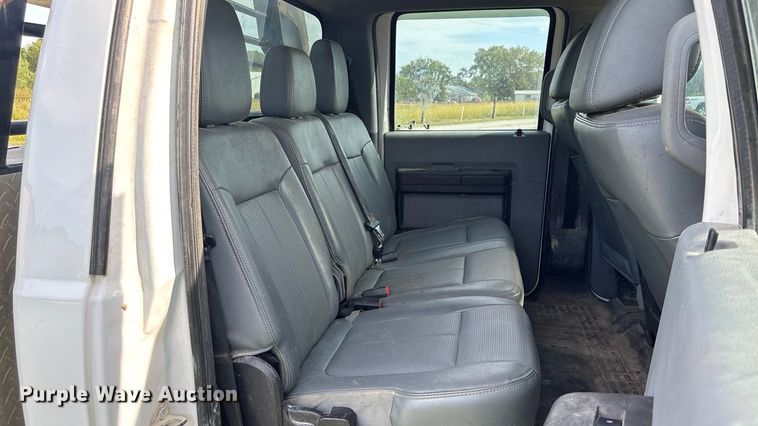 image for item ET4604 2016 Ford F250 Super Duty Crew Cab flatbed pickup truck