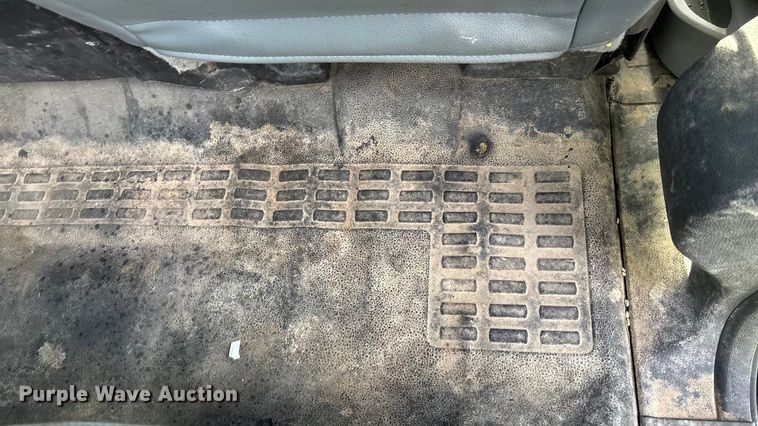 image for item ET4604 2016 Ford F250 Super Duty Crew Cab flatbed pickup truck