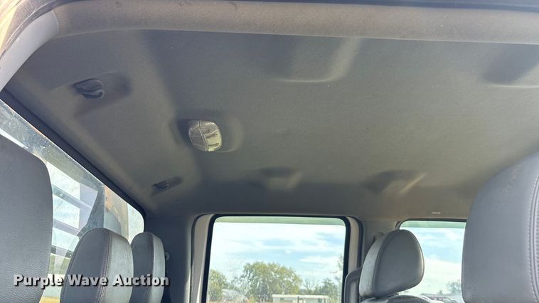 image for item ET4604 2016 Ford F250 Super Duty Crew Cab flatbed pickup truck