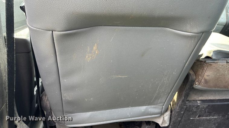 image for item ET4604 2016 Ford F250 Super Duty Crew Cab flatbed pickup truck