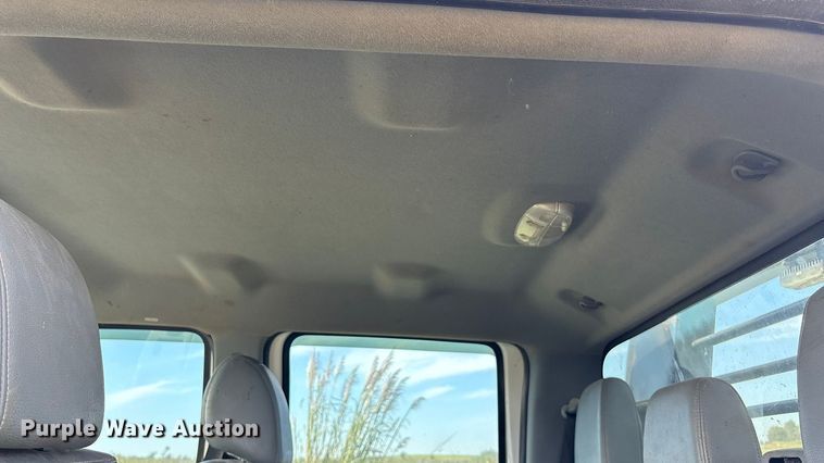 image for item ET4604 2016 Ford F250 Super Duty Crew Cab flatbed pickup truck