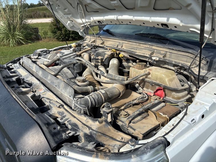 image for item ET4604 2016 Ford F250 Super Duty Crew Cab flatbed pickup truck