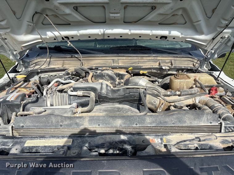 image for item ET4604 2016 Ford F250 Super Duty Crew Cab flatbed pickup truck