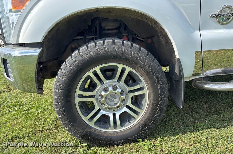 image for item ET4604 2016 Ford F250 Super Duty Crew Cab flatbed pickup truck