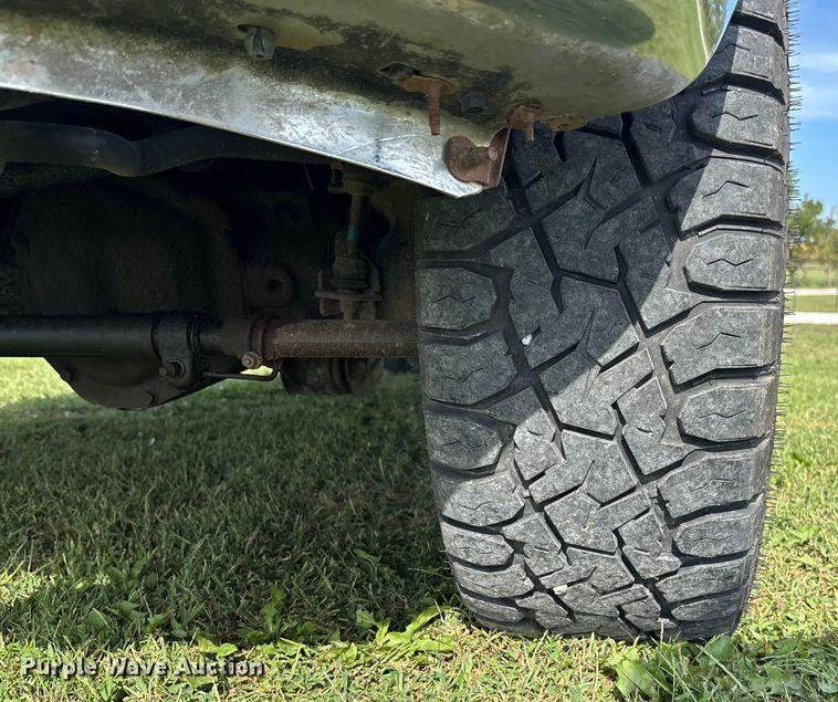 image for item ET4604 2016 Ford F250 Super Duty Crew Cab flatbed pickup truck