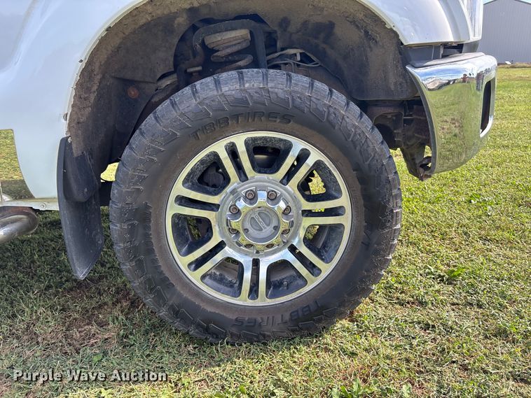 image for item ET4604 2016 Ford F250 Super Duty Crew Cab flatbed pickup truck