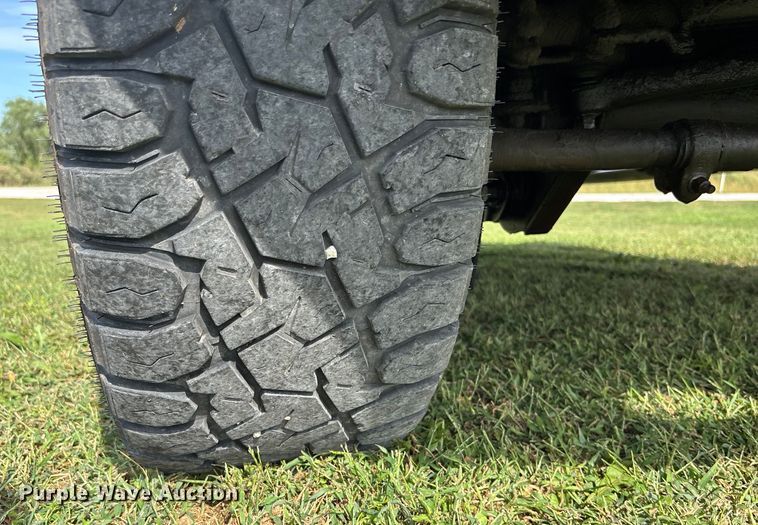 image for item ET4604 2016 Ford F250 Super Duty Crew Cab flatbed pickup truck