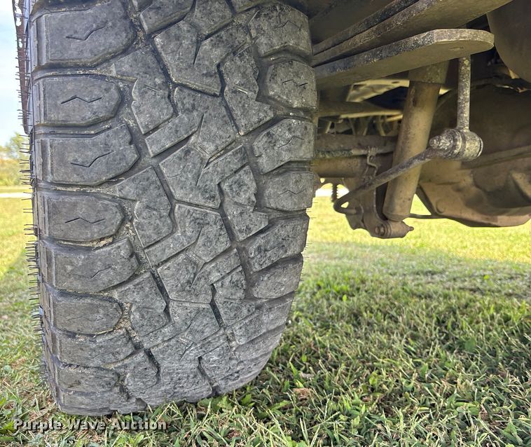 image for item ET4604 2016 Ford F250 Super Duty Crew Cab flatbed pickup truck