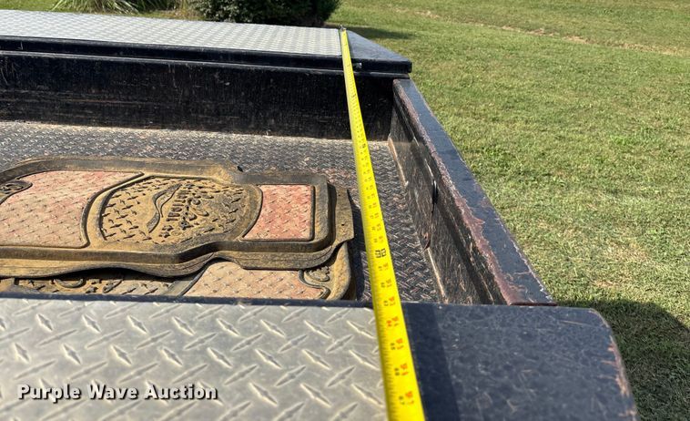 image for item ET4604 2016 Ford F250 Super Duty Crew Cab flatbed pickup truck