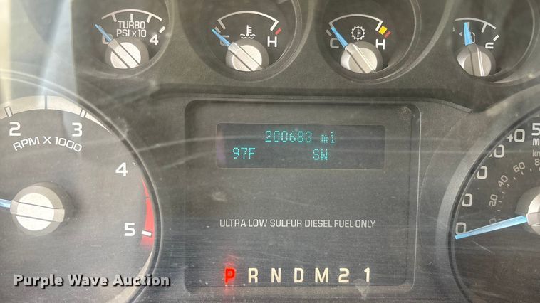 image for item ET4604 2016 Ford F250 Super Duty Crew Cab flatbed pickup truck