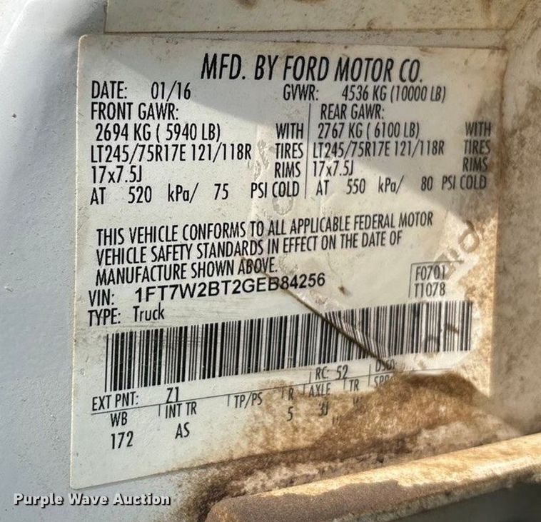 image for item ET4604 2016 Ford F250 Super Duty Crew Cab flatbed pickup truck