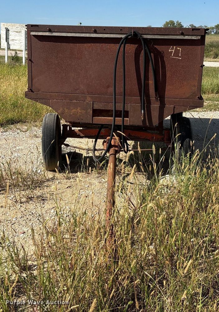 image for item ET4610 McCormick dump trailer