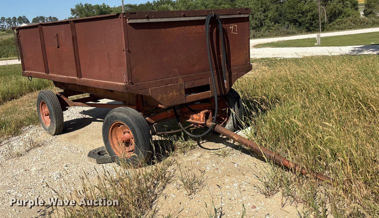 image for item ET4610 McCormick dump trailer
