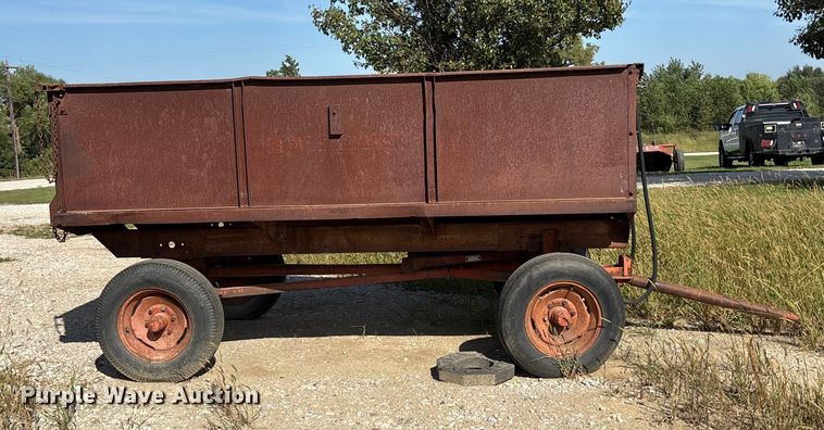 image for item ET4610 McCormick dump trailer