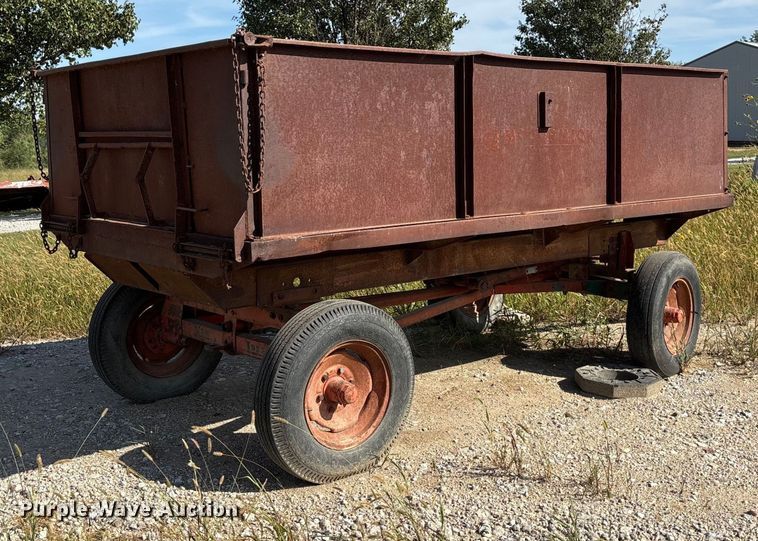 image for item ET4610 McCormick dump trailer