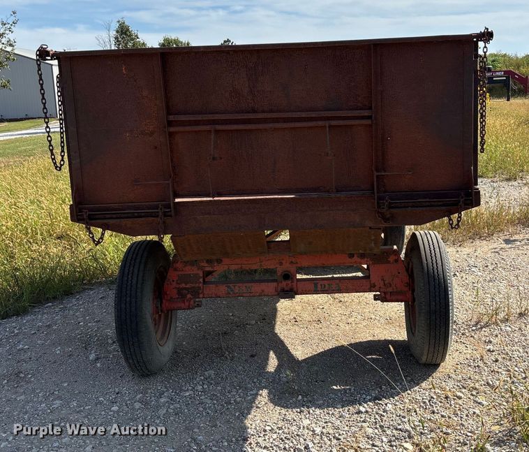image for item ET4610 McCormick dump trailer